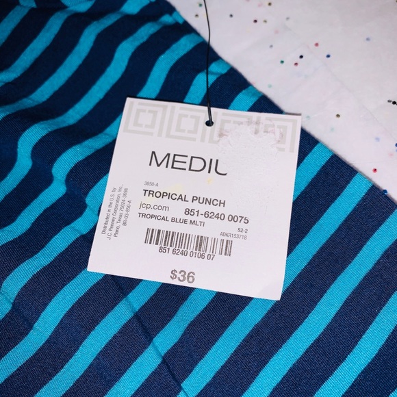 NWT Liz Claiborne Spring/Summer lightweight Tshirt - Picture 4 of 6